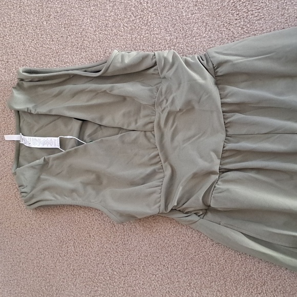 MEDIUM    HALARA V NECK EASY PEEZY RUCHED JUMPSUIT - Picture 6 of 10